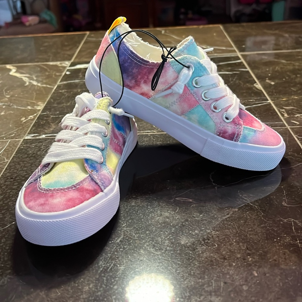 Girls size 11 tye dye sneakers